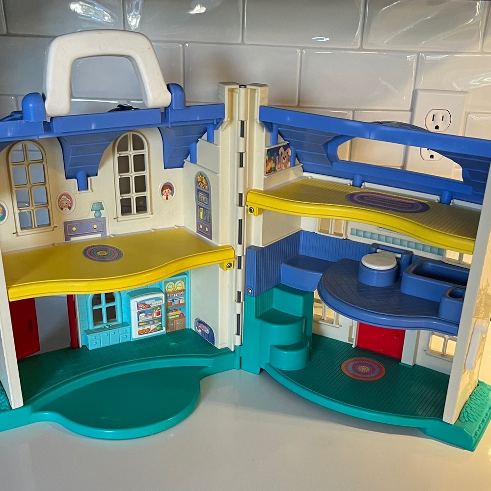 Fisher-Price LIttle People Dollhouse with people and accessories, 1996-97 model - Picture 7 of 15